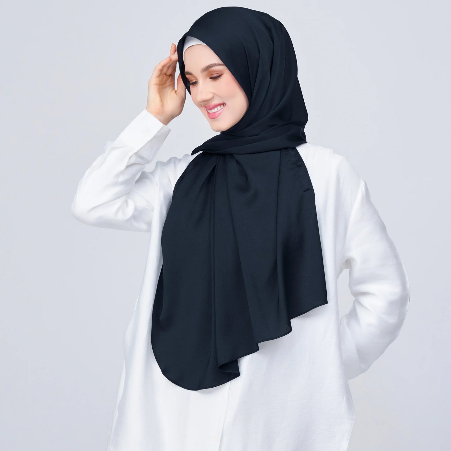 Instant Tag & Go Shawl | Satin Bulle in Pitch Black | Batch 1