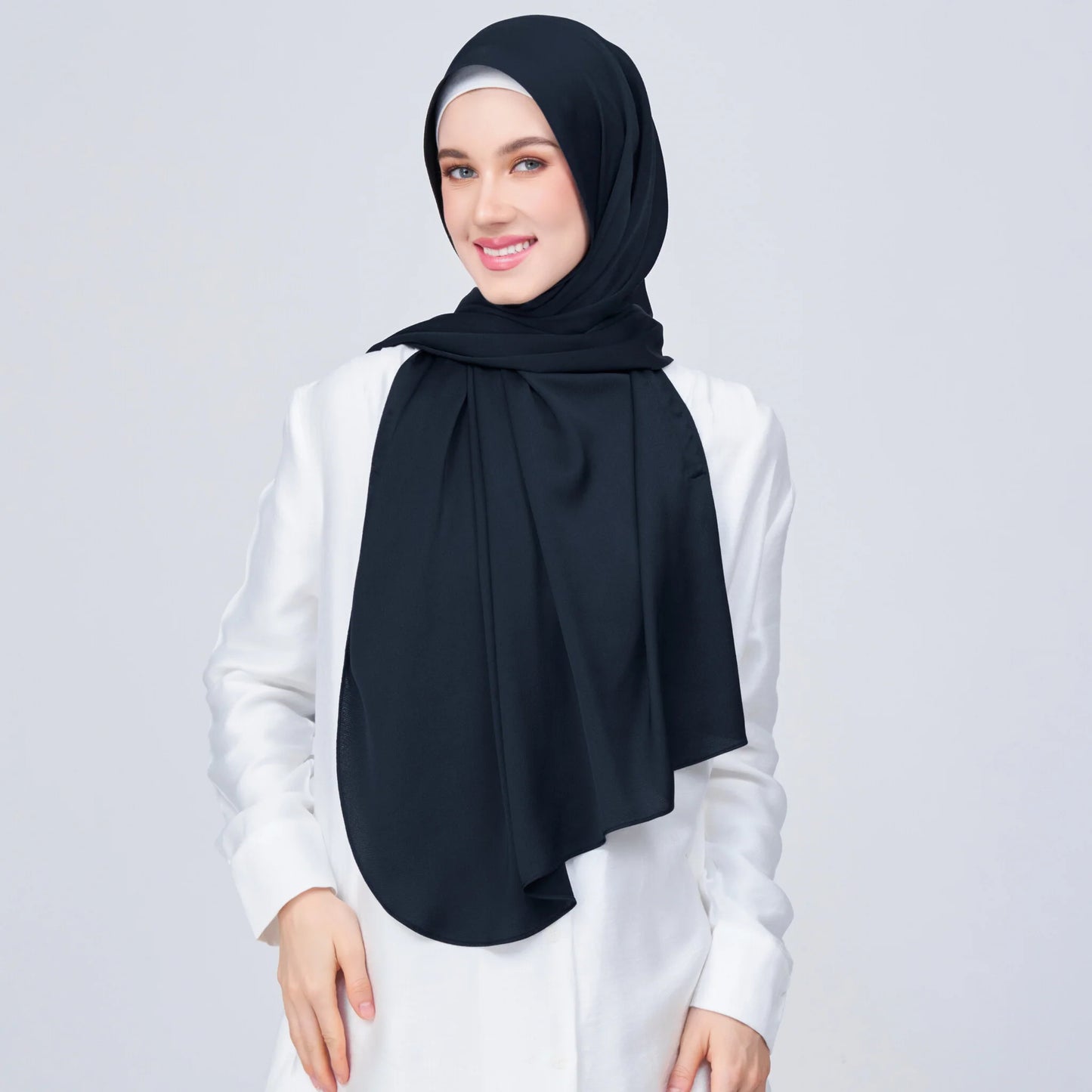 Instant Tag & Go Shawl | Satin Bulle in Pitch Black | Batch 1