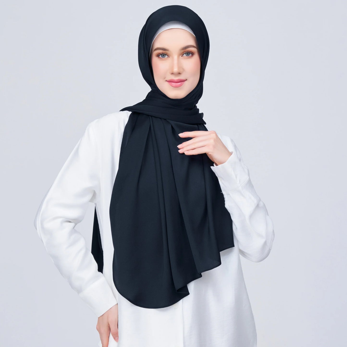 Instant Tag & Go Shawl | Satin Bulle in Pitch Black | Batch 1