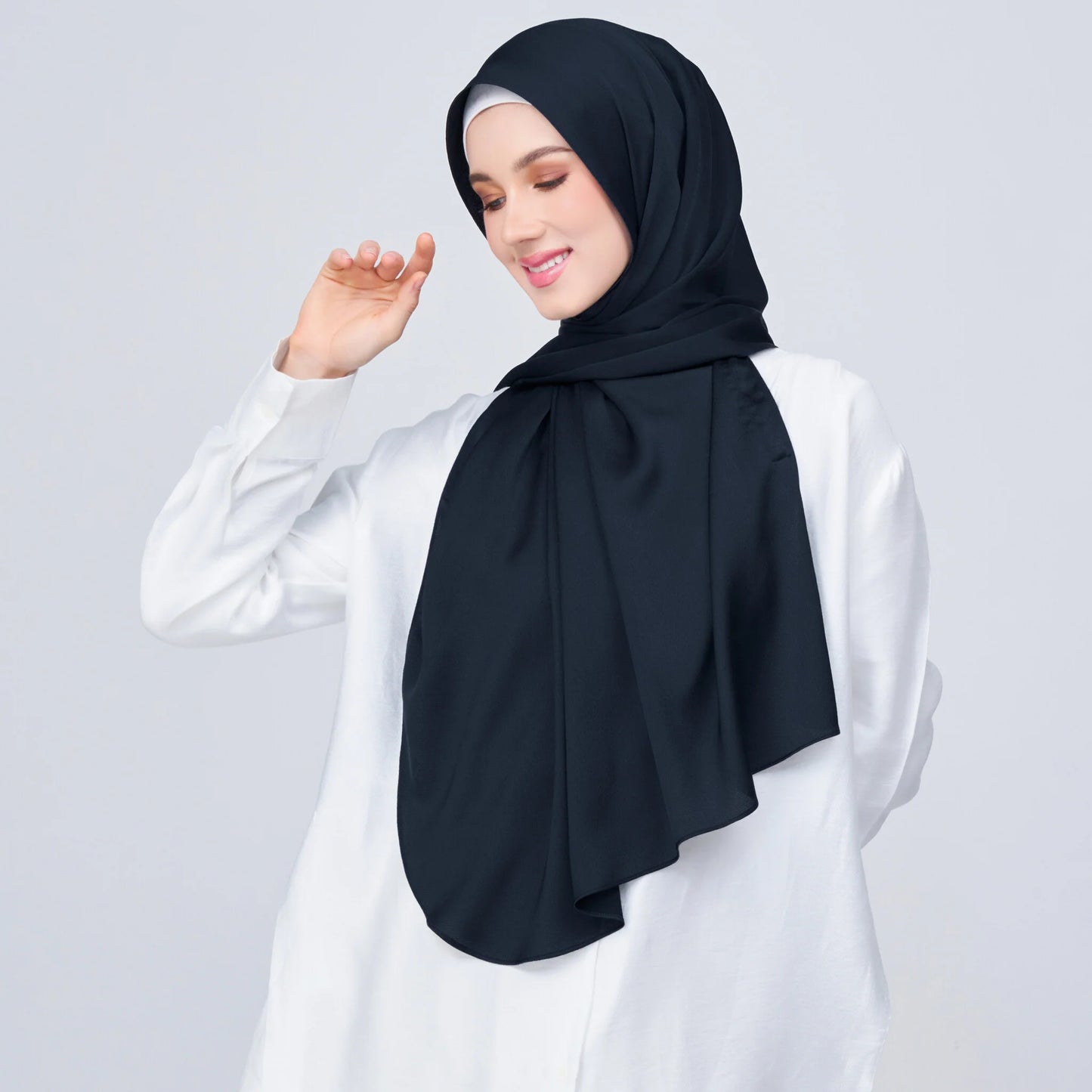 Instant Tag & Go Shawl | Satin Bulle in Pitch Black | Batch 1