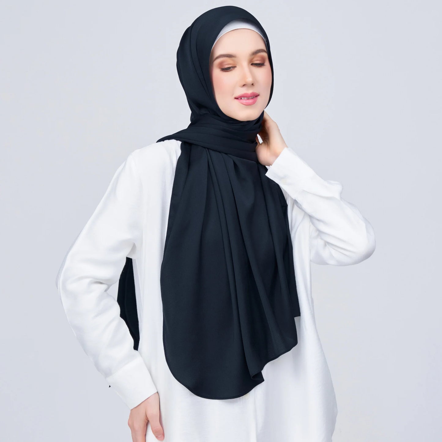 Instant Tag & Go Shawl | Satin Bulle in Pitch Black | Batch 1