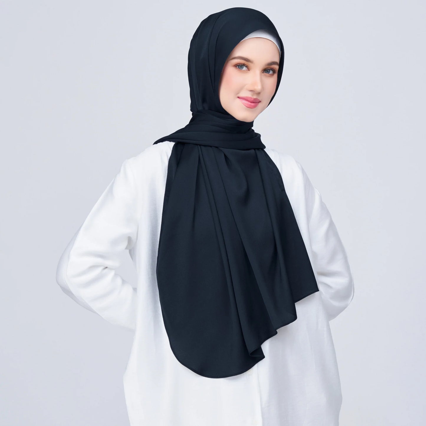 Instant Tag & Go Shawl | Satin Bulle in Pitch Black | Batch 1
