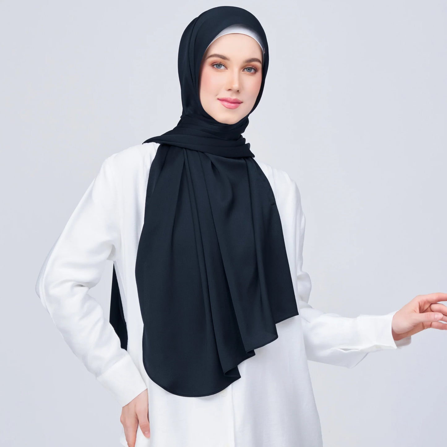 Instant Tag & Go Shawl | Satin Bulle in Pitch Black | Batch 1