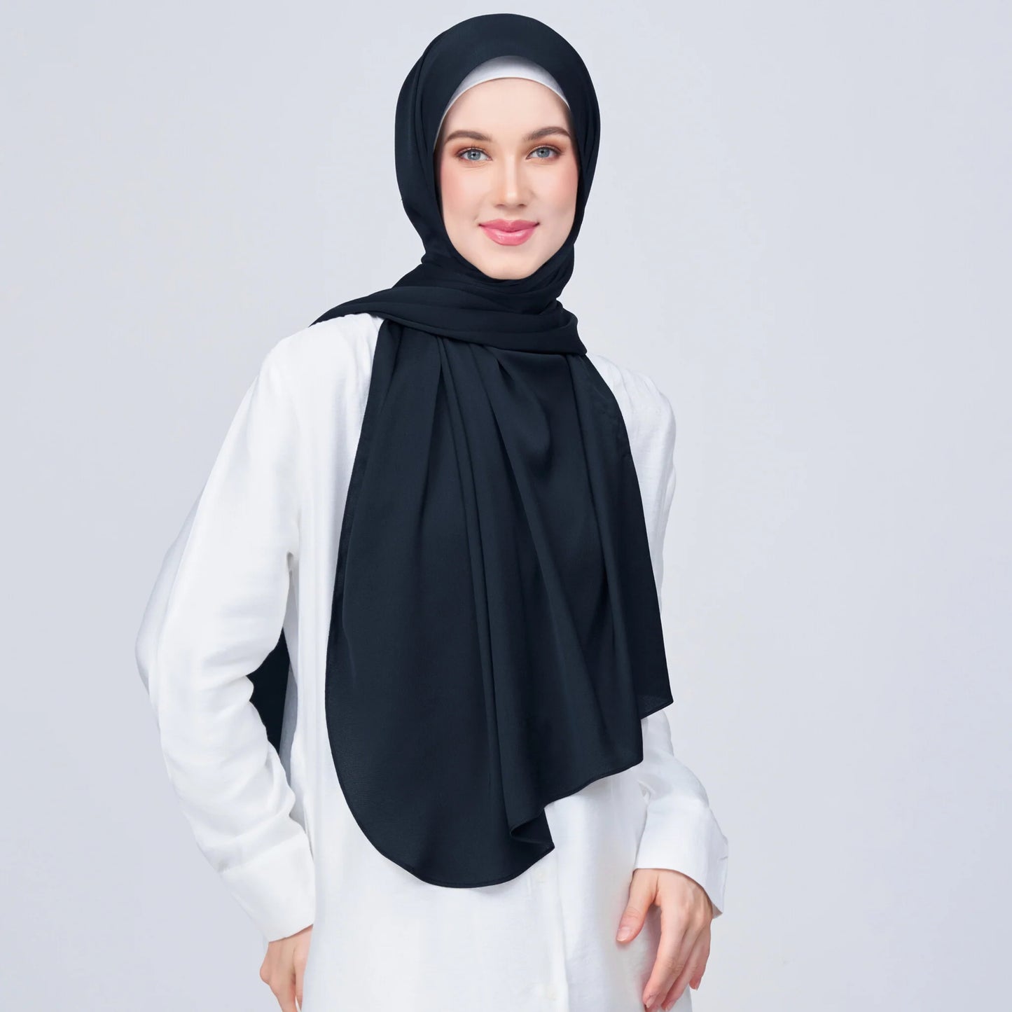 Instant Tag & Go Shawl | Satin Bulle in Pitch Black | Batch 1