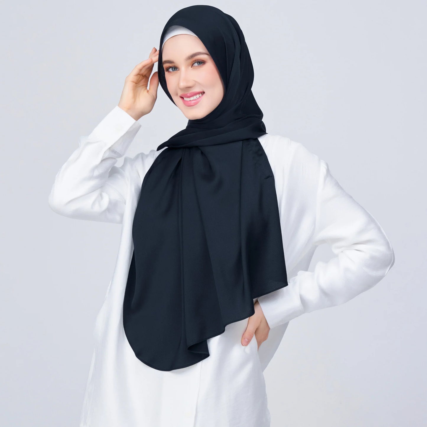 Instant Tag & Go Shawl | Satin Bulle in Pitch Black | Batch 1