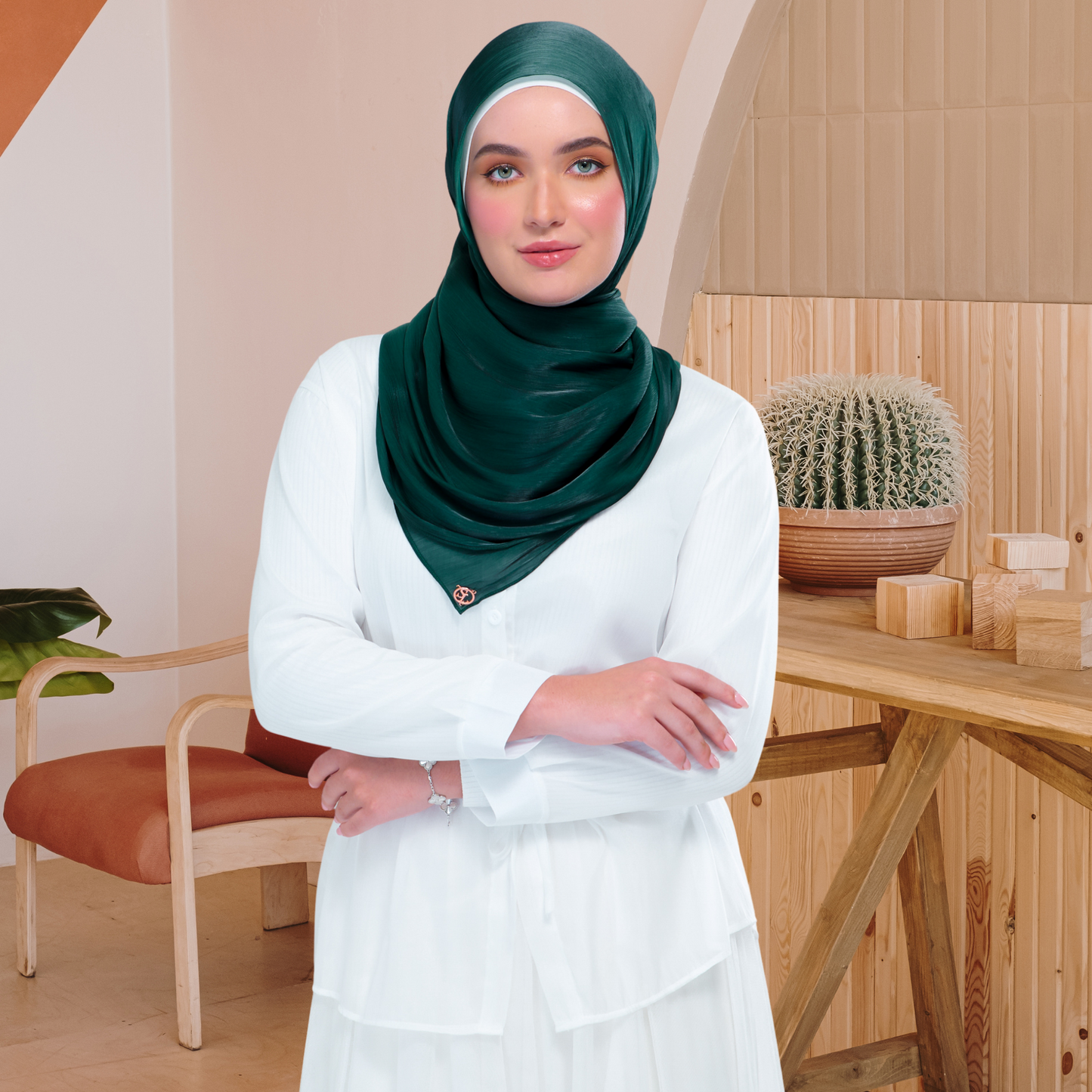 Raia Shawl | Ironless Shimmer in Forest Green