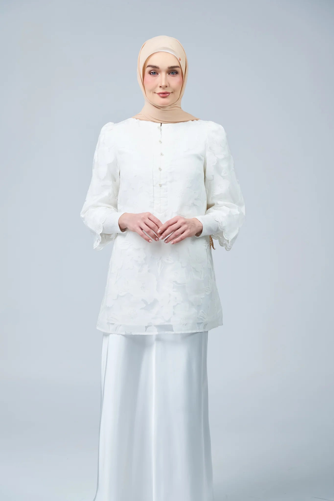 HoodX Lace in Warm Nude