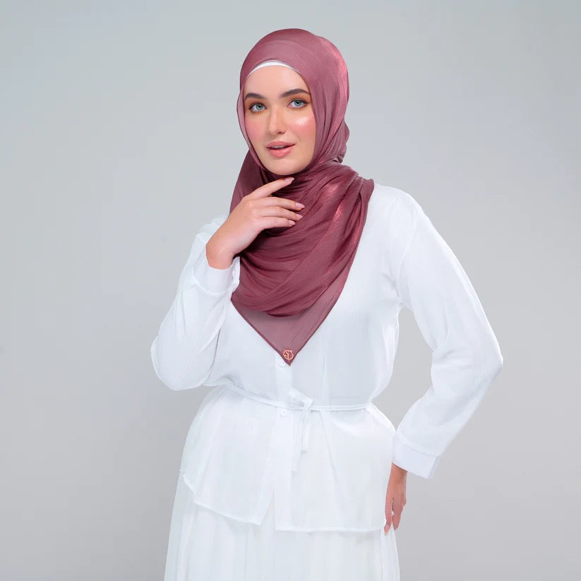 Raia Shawl | Ironless Shimmer in Wineberry