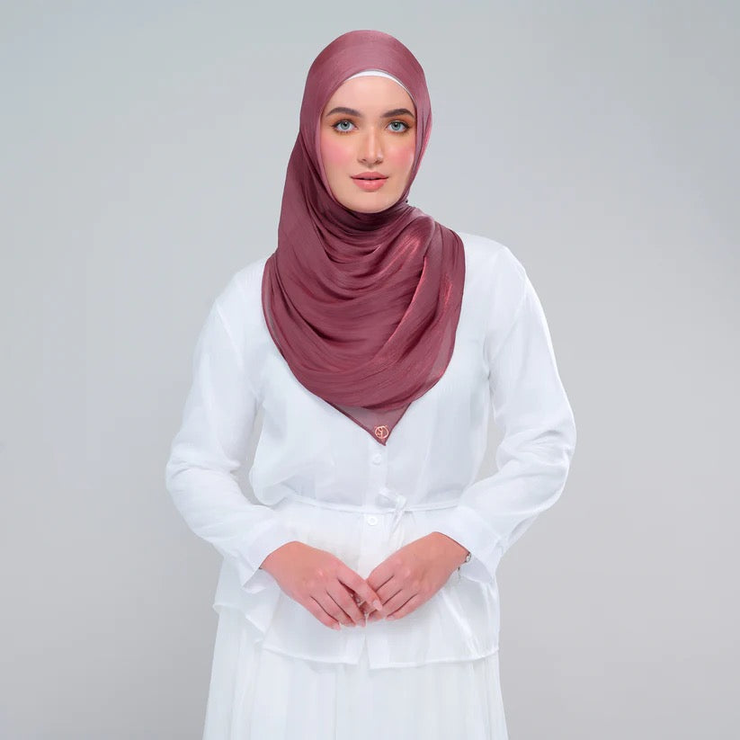 Raia Shawl | Ironless Shimmer in Wineberry