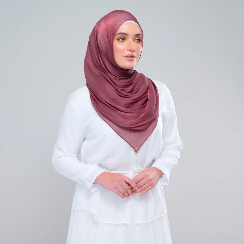 Raia Shawl | Ironless Shimmer in Wineberry