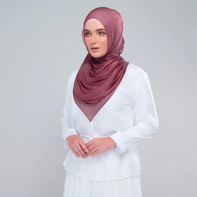 Raia Shawl | Ironless Shimmer in Wineberry