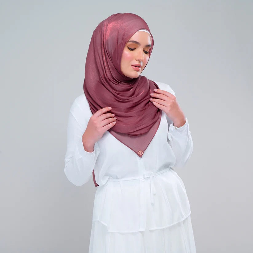 Raia Shawl | Ironless Shimmer in Wineberry