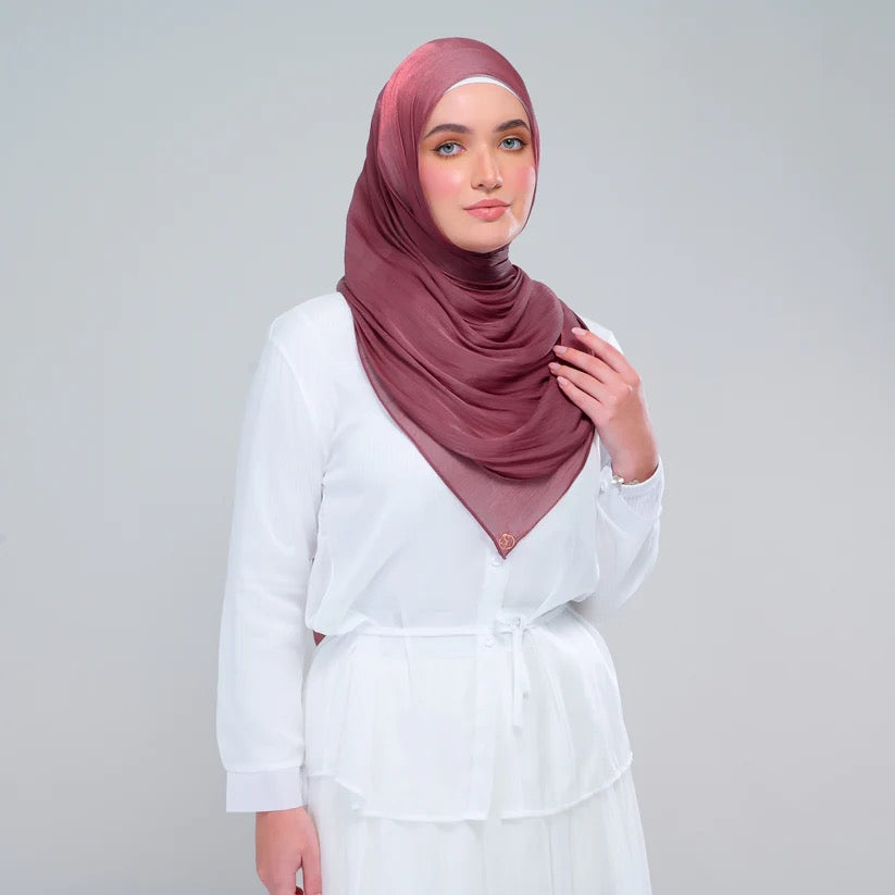 Raia Shawl | Ironless Shimmer in Wineberry
