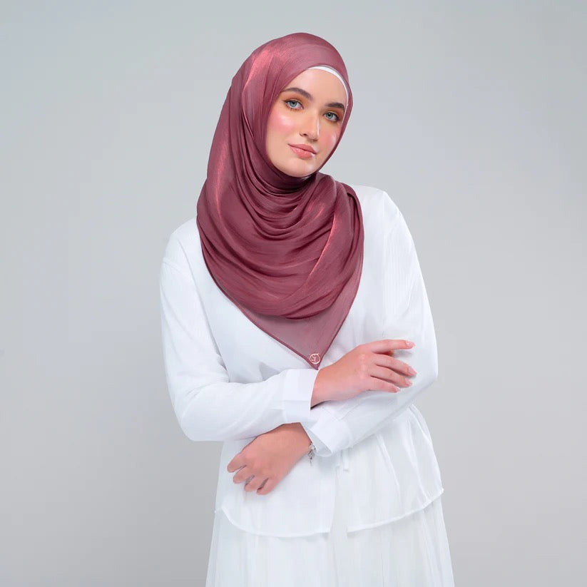 Raia Shawl | Ironless Shimmer in Wineberry
