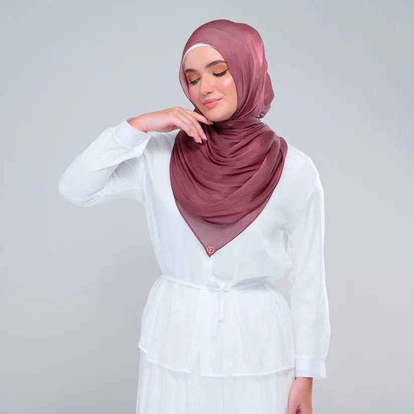 Raia Shawl | Ironless Shimmer in Wineberry