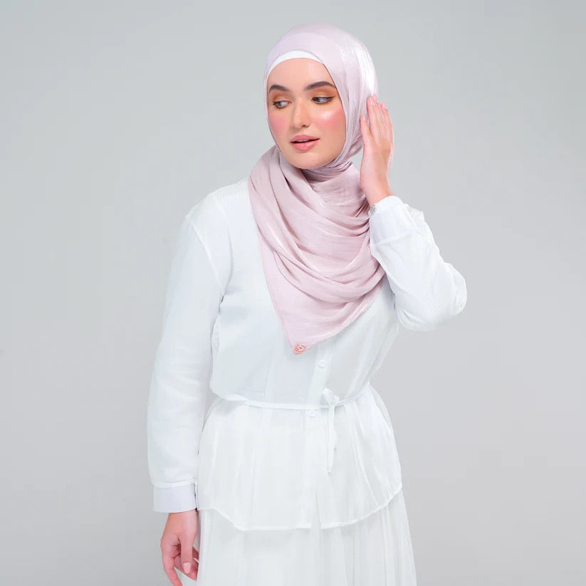 Raia Shawl | Ironless Shimmer in Nude Rose