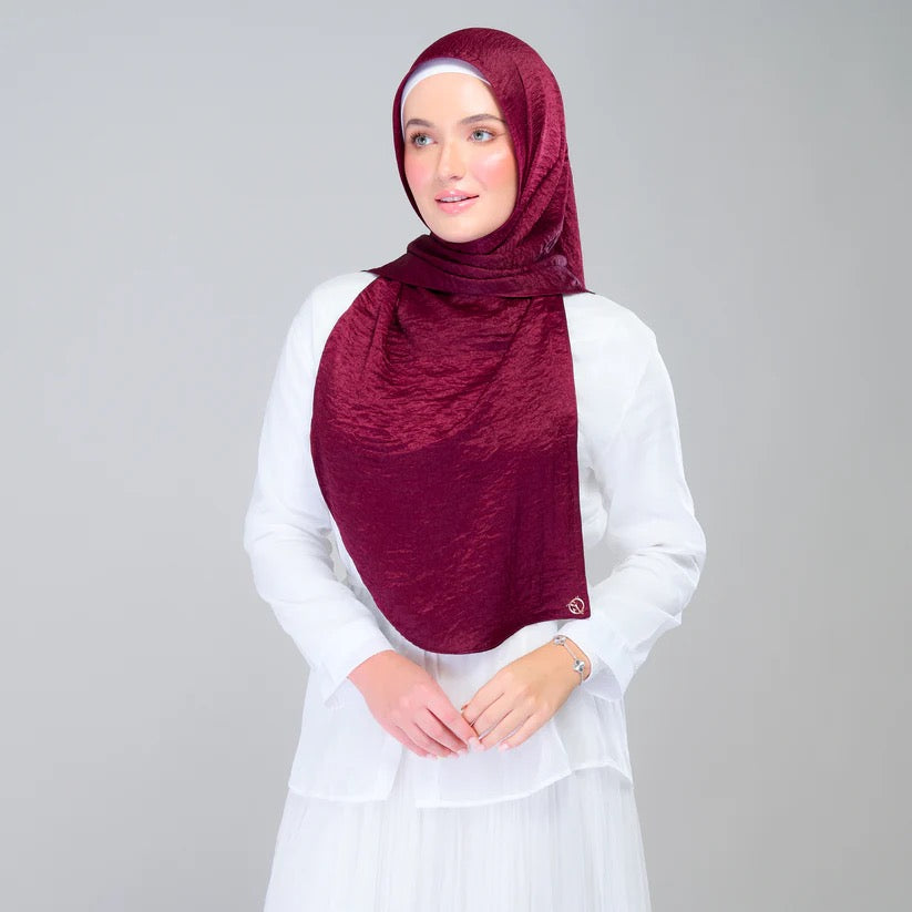 Instant Tag n' Go Shawl | Textured Silk in Deep Crimson