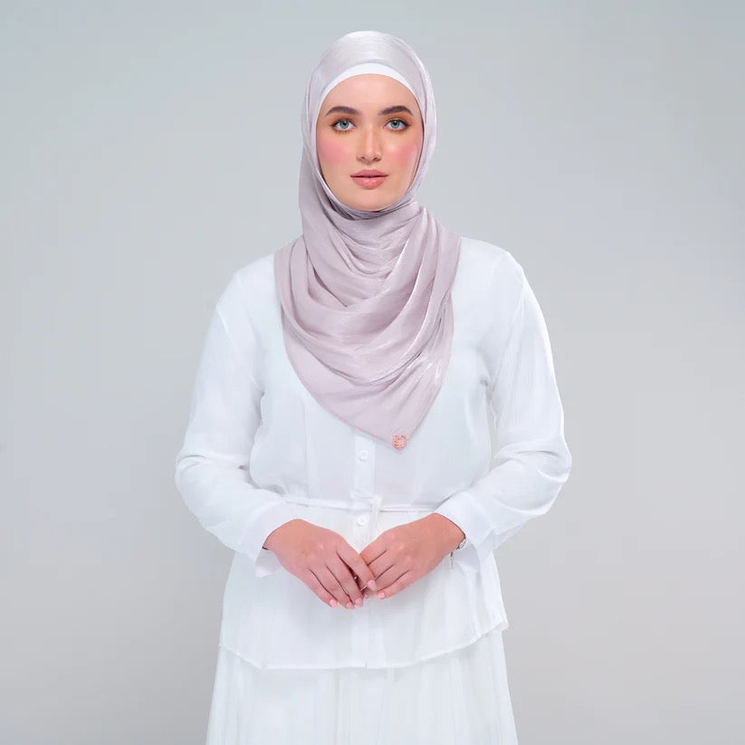 Raia Shawl | Ironless Shimmer in Classic Taupe