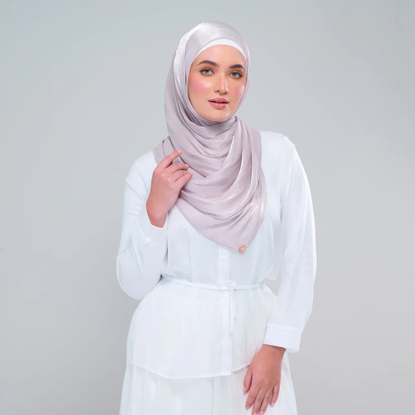 Raia Shawl | Ironless Shimmer in Classic Taupe