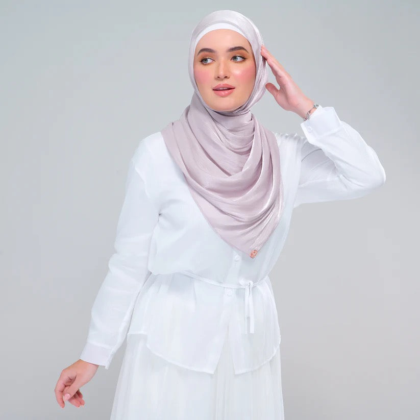 Raia Shawl | Ironless Shimmer in Classic Taupe