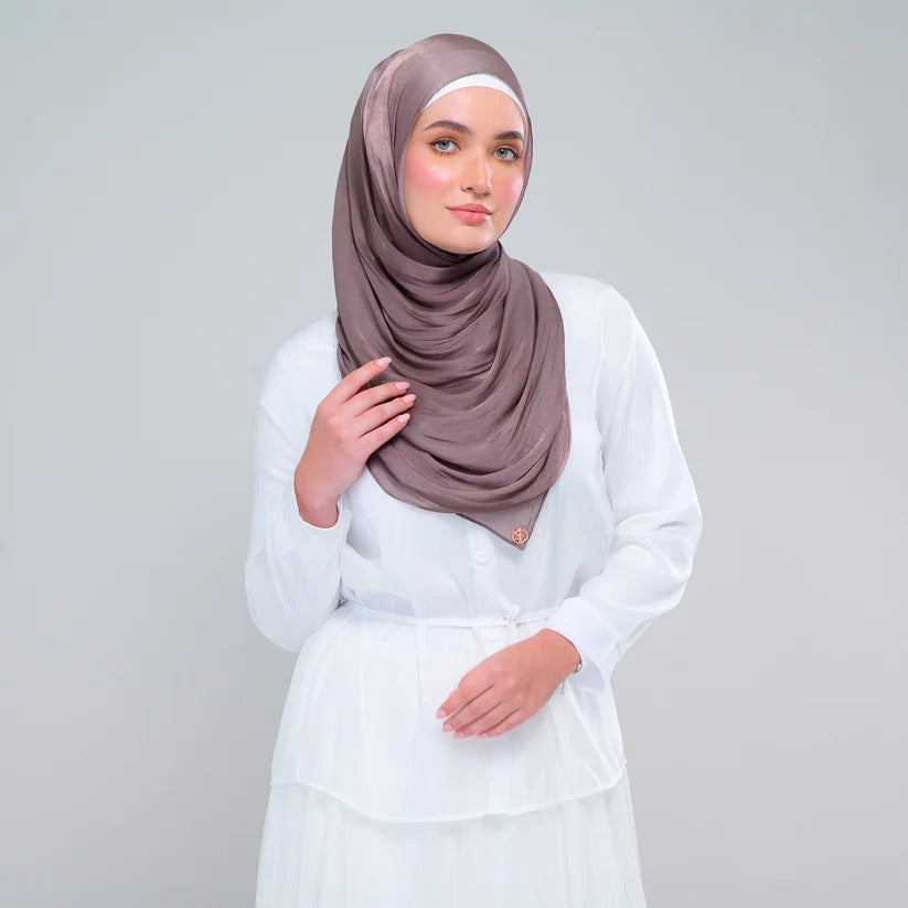 Raia Shawl | Ironless Shimmer in Mocha Taupe
