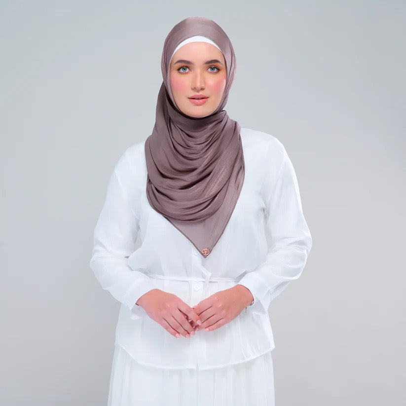 Raia Shawl | Ironless Shimmer in Mocha Taupe