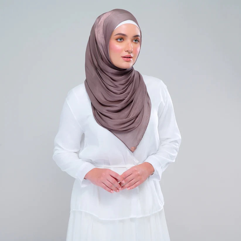 Raia Shawl | Ironless Shimmer in Mocha Taupe