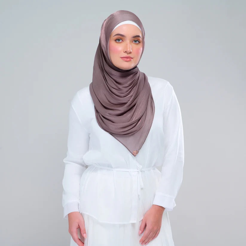Raia Shawl | Ironless Shimmer in Mocha Taupe
