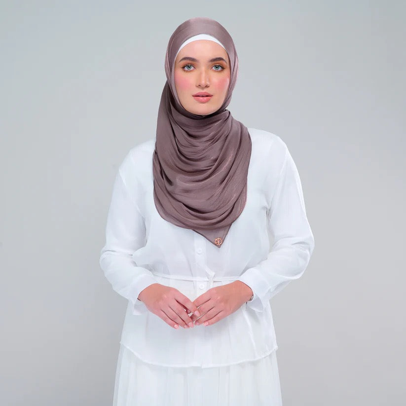 Raia Shawl | Ironless Shimmer in Mocha Taupe