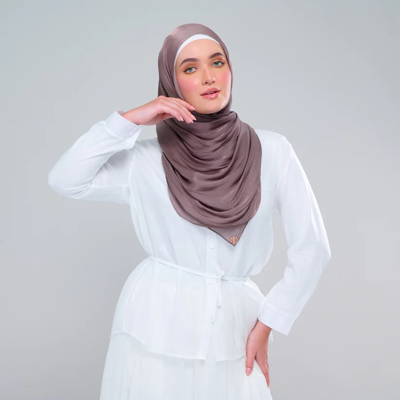 Raia Shawl | Ironless Shimmer in Mocha Taupe