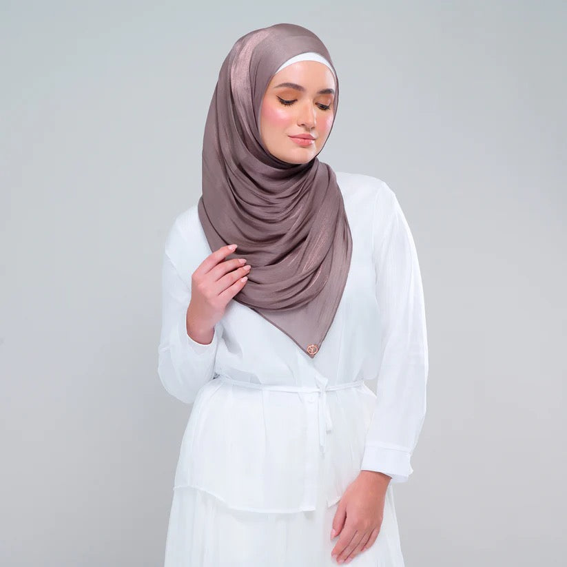 Raia Shawl | Ironless Shimmer in Mocha Taupe