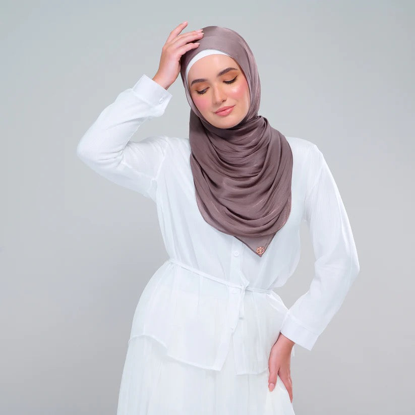 Raia Shawl | Ironless Shimmer in Mocha Taupe
