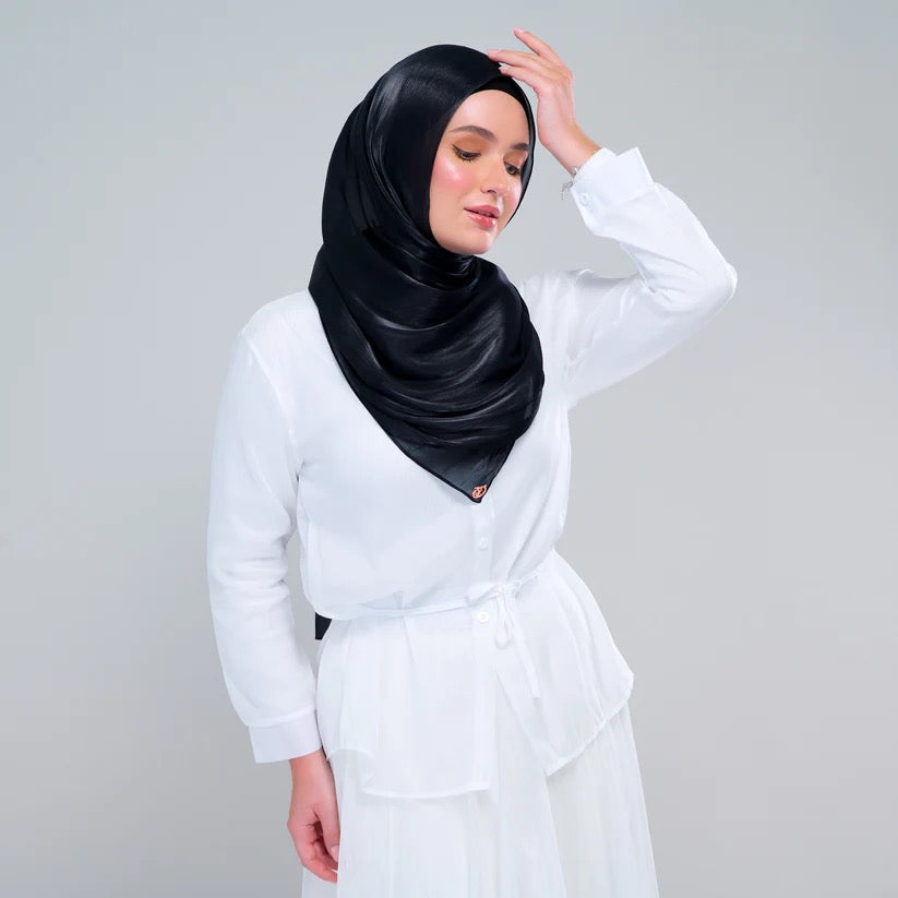 Raia Shawl | Ironless Shimmer in Black