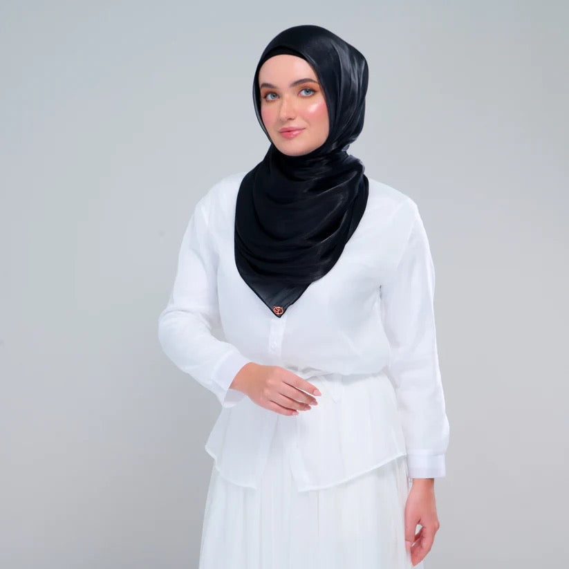 Raia Shawl | Ironless Shimmer in Black