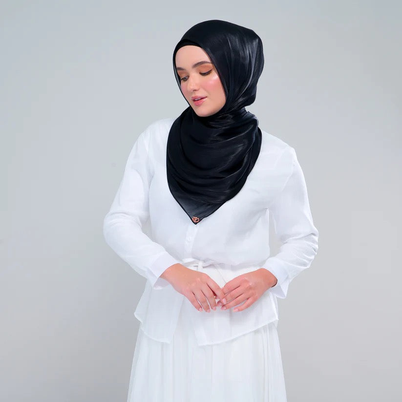 Raia Shawl | Ironless Shimmer in Black