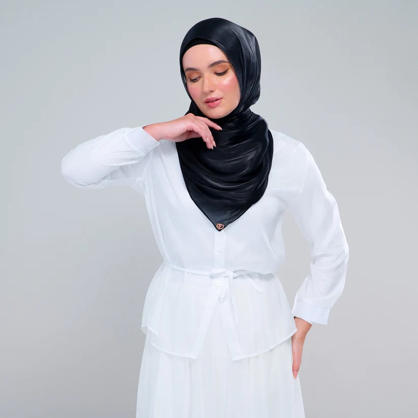 Raia Shawl | Ironless Shimmer in Black