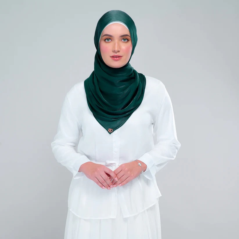 Raia Shawl | Ironless Shimmer in Forest Green