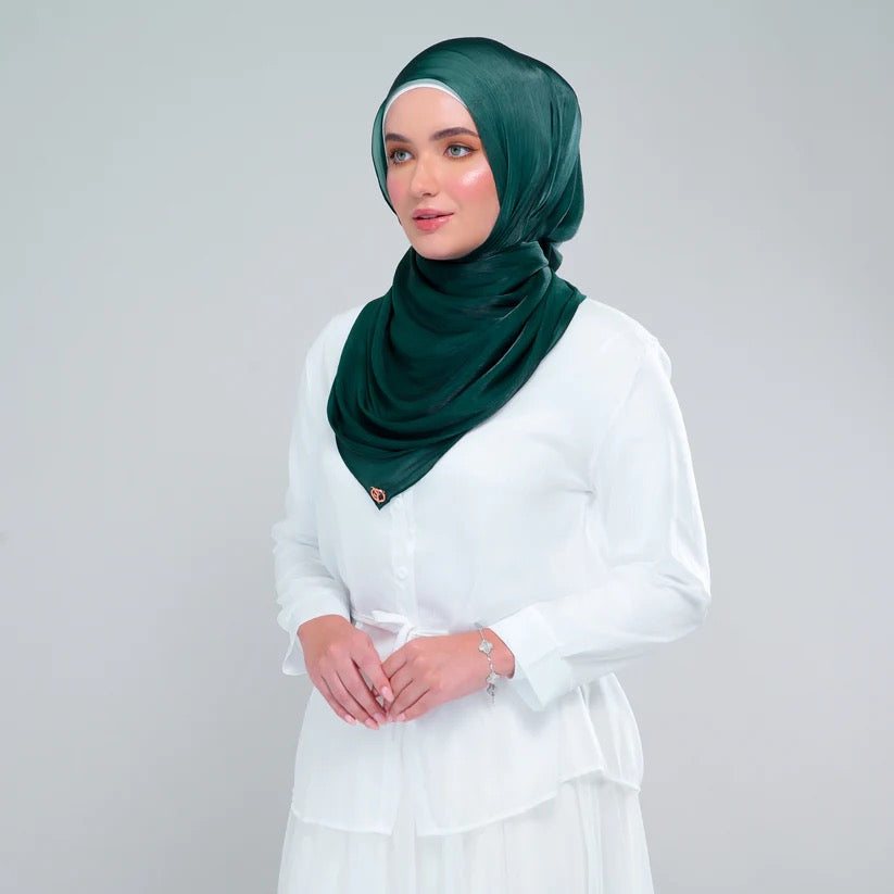 Raia Shawl | Ironless Shimmer in Forest Green