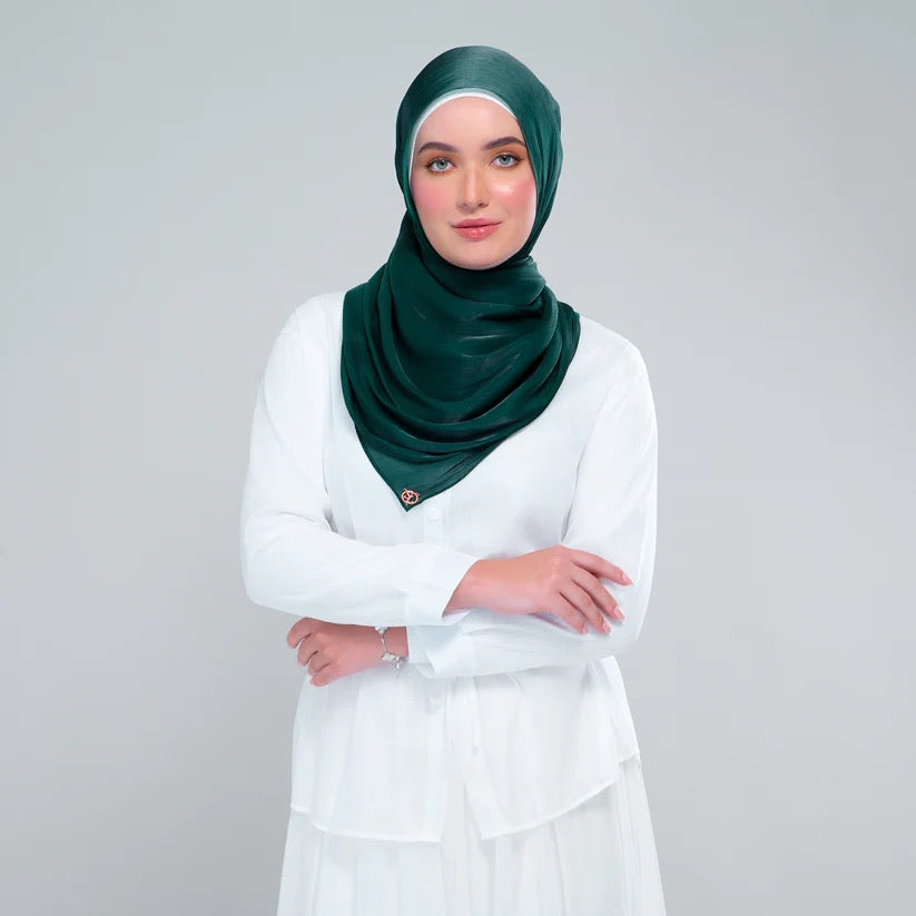 Raia Shawl | Ironless Shimmer in Forest Green