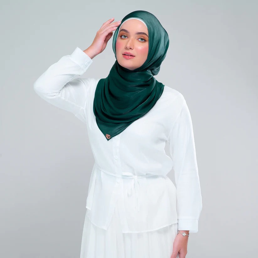 Raia Shawl | Ironless Shimmer in Forest Green