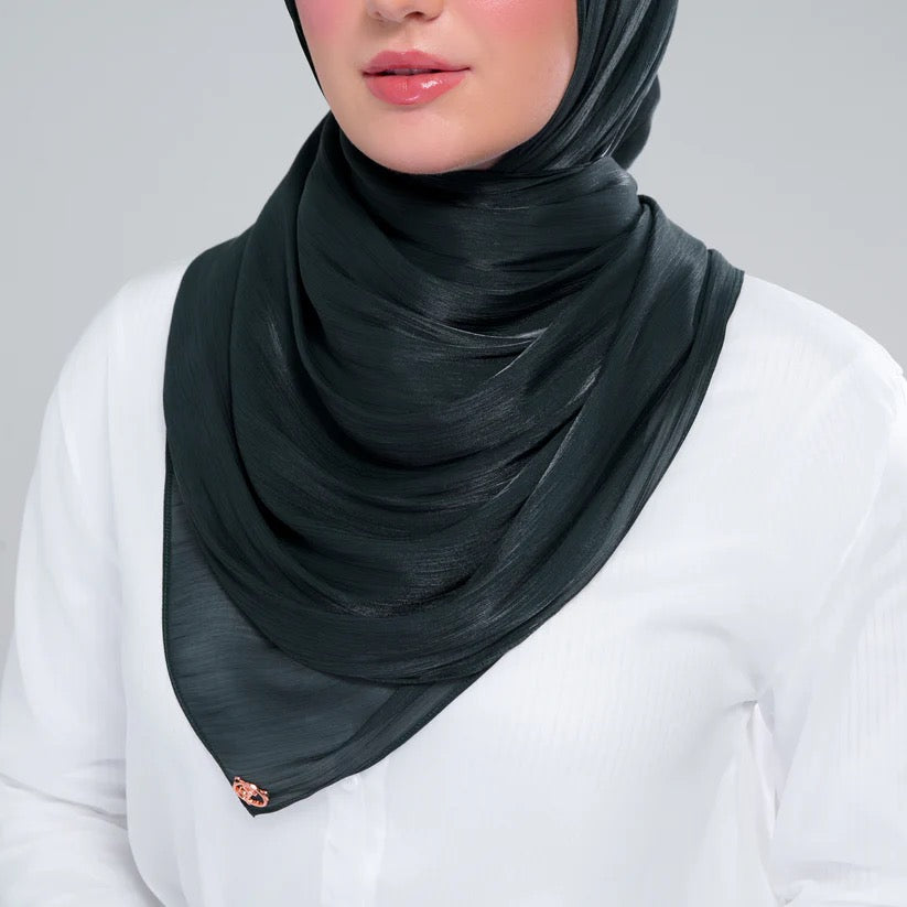 Raia Shawl | Ironless Shimmer in Deep Emerald