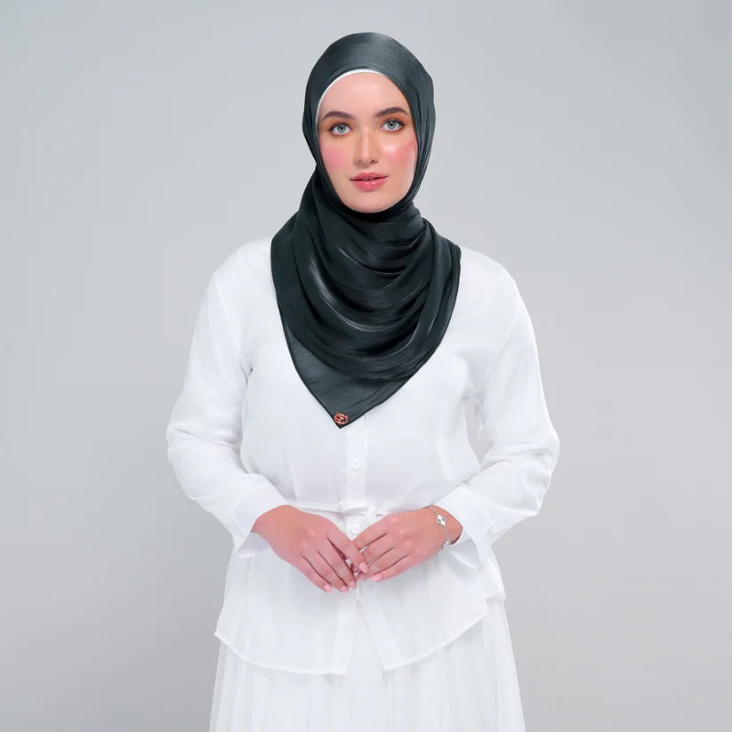 Raia Shawl | Ironless Shimmer in Deep Emerald