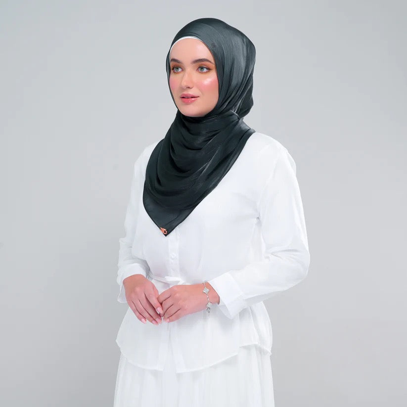 Raia Shawl | Ironless Shimmer in Deep Emerald