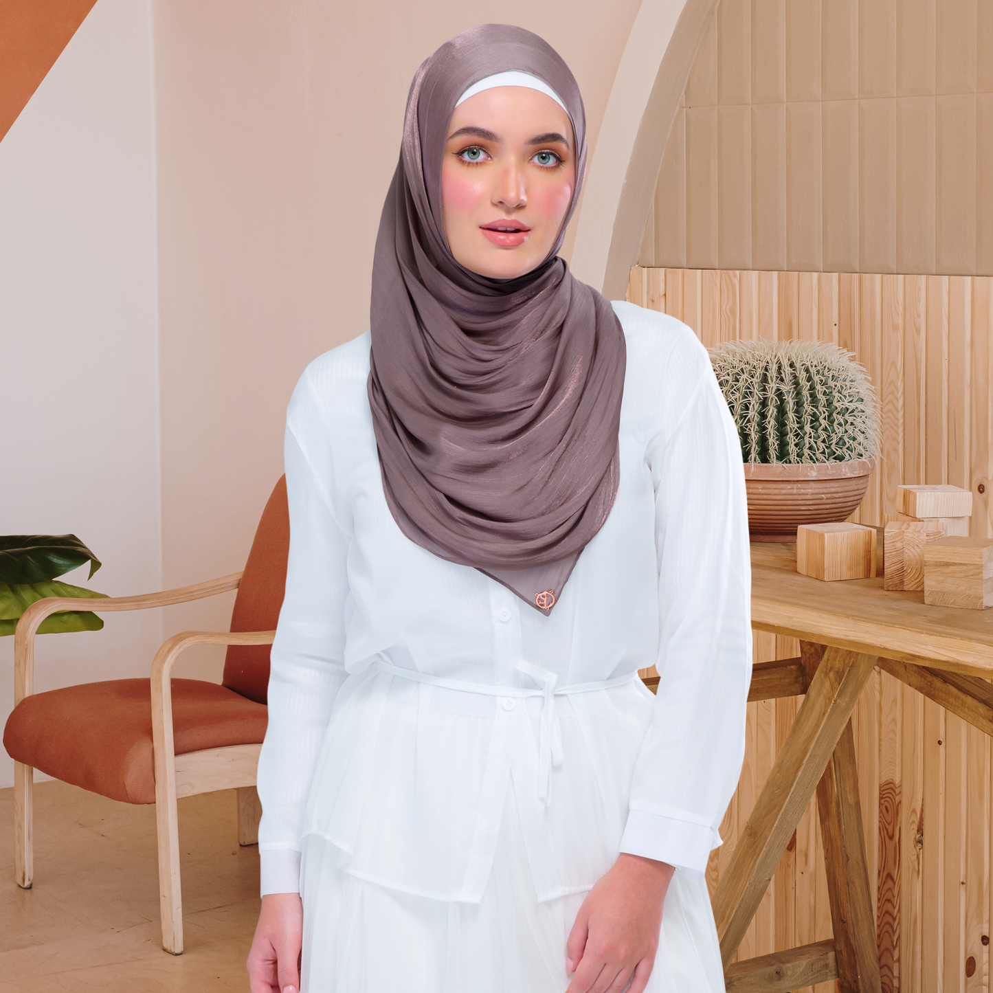 Raia Shawl | Ironless Shimmer in Mocha Taupe