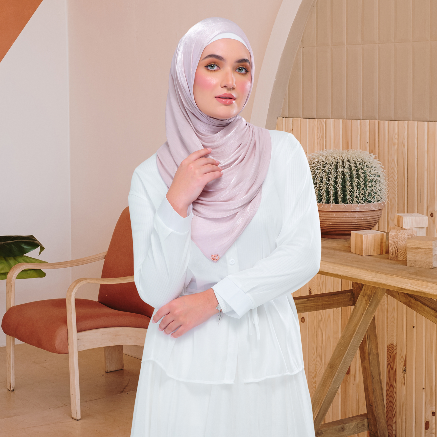 Raia Shawl | Ironless Shimmer in Nude Rose
