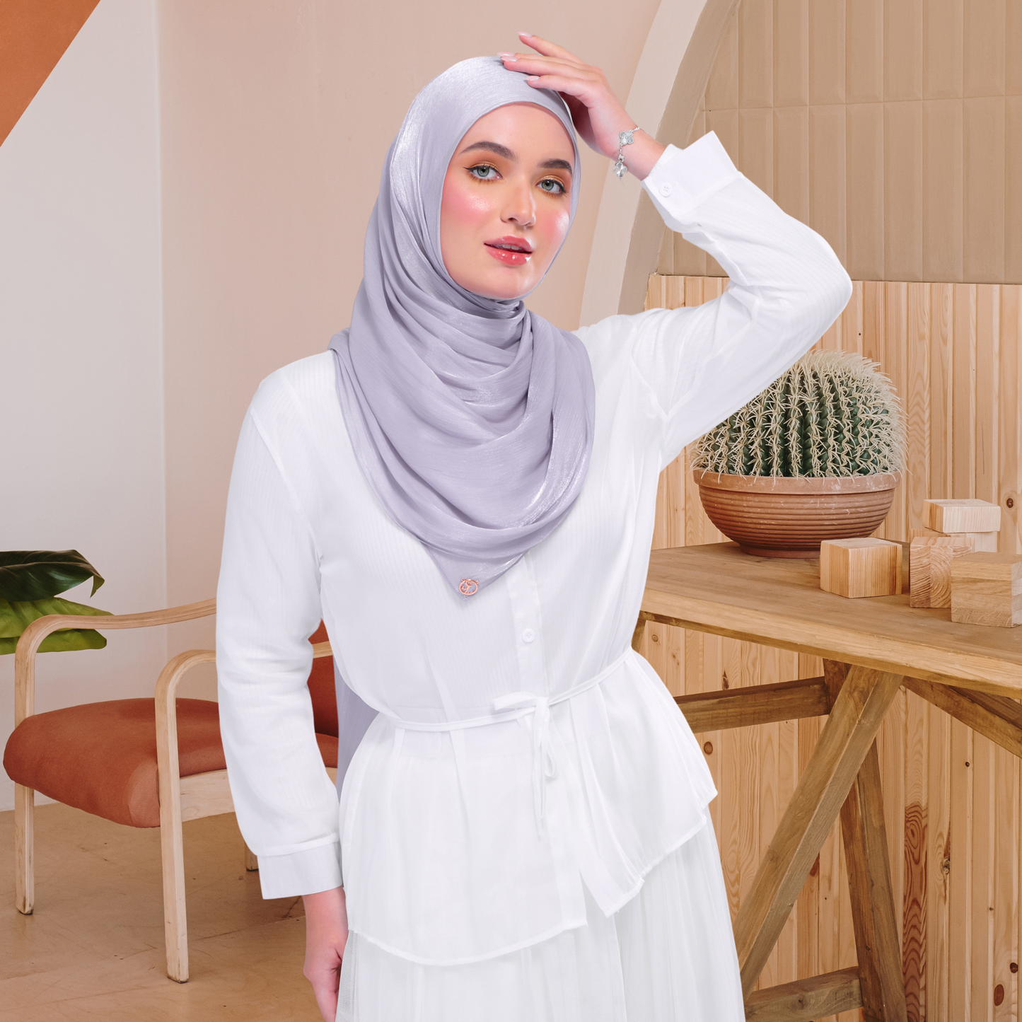 Raia Shawl | Ironless Shimmer in Platinum