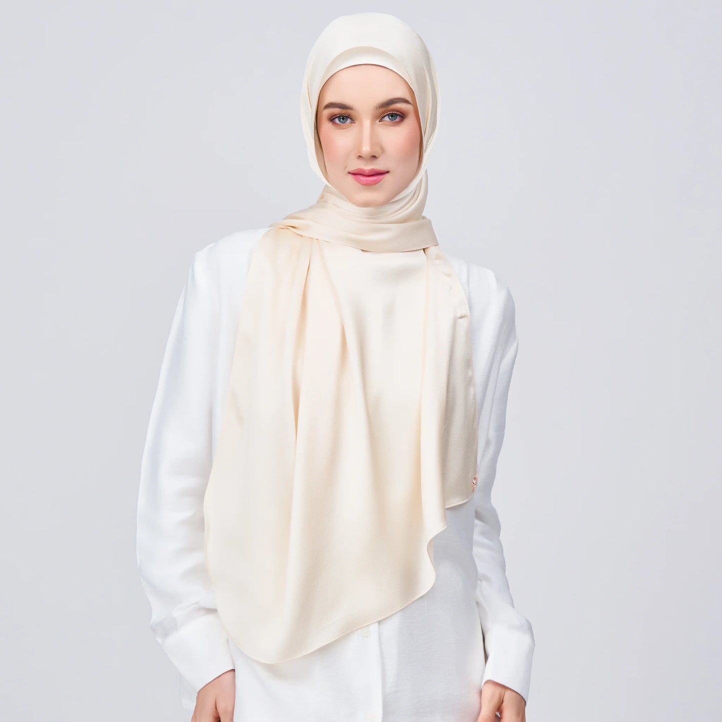Instant Tag & Go Shawl | Satin Bulle in Bridal Cream | Batch 1