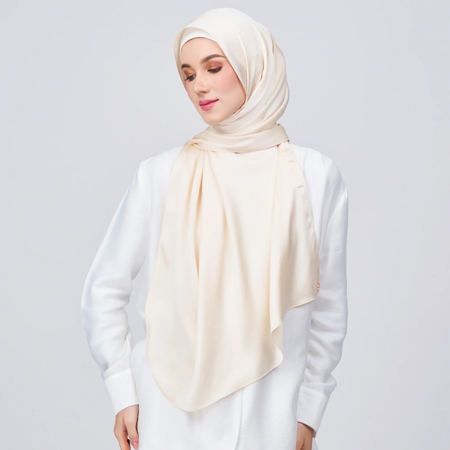 Instant Tag & Go Shawl | Satin Bulle in Bridal Cream | Batch 1