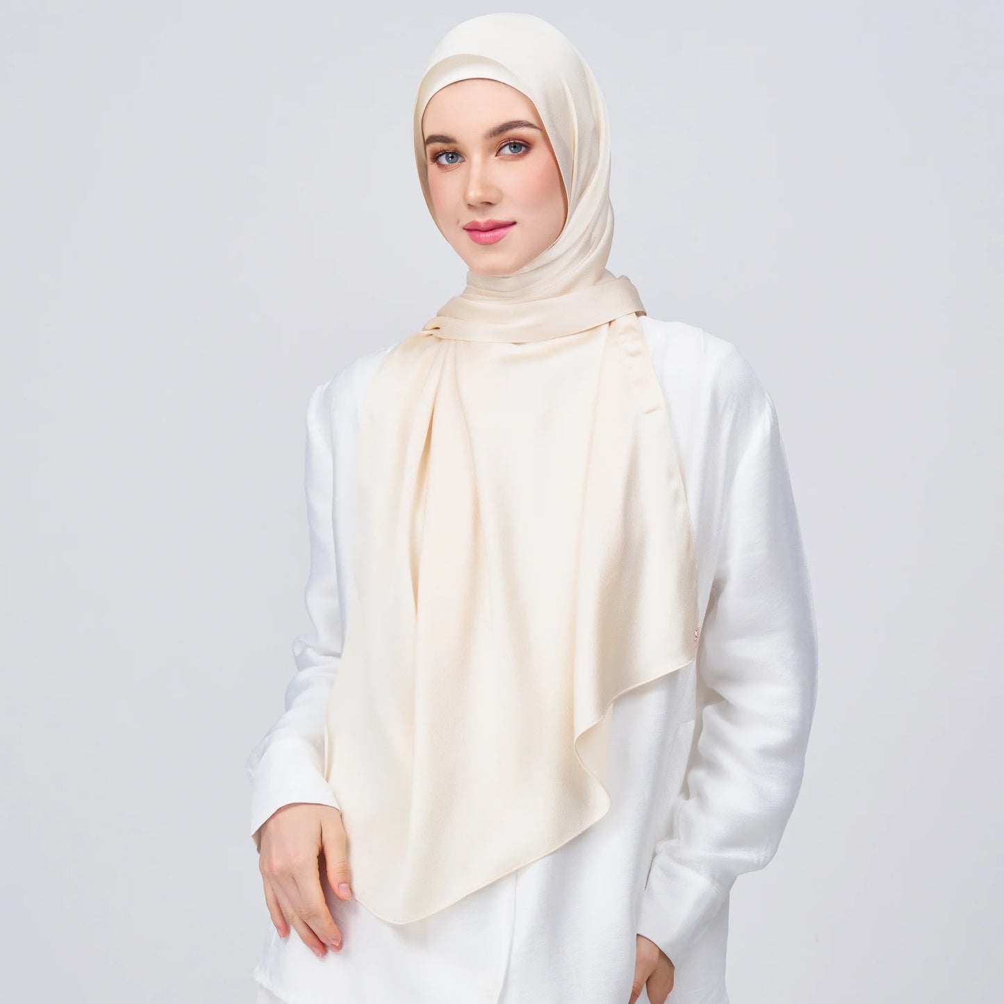 Instant Tag & Go Shawl | Satin Bulle in Bridal Cream | Batch 1