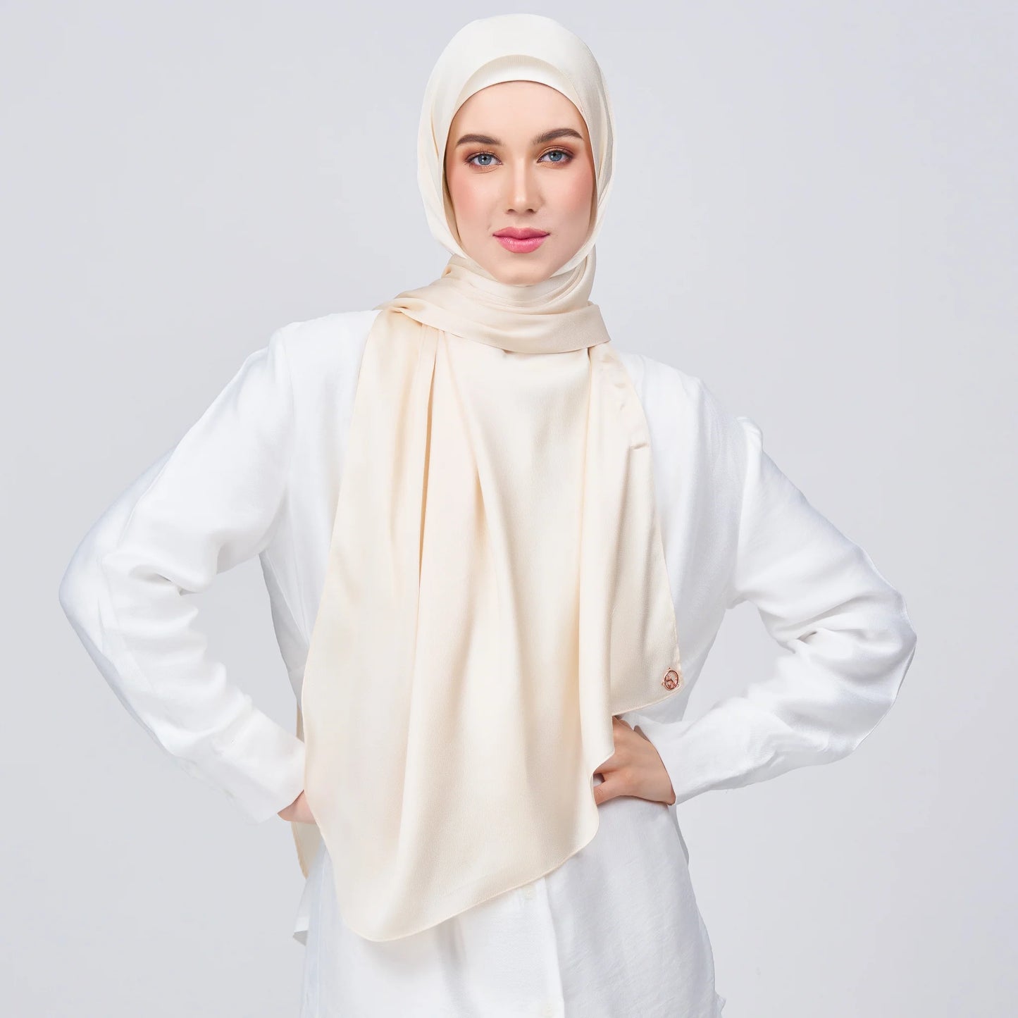 Instant Tag & Go Shawl | Satin Bulle in Bridal Cream | Batch 1
